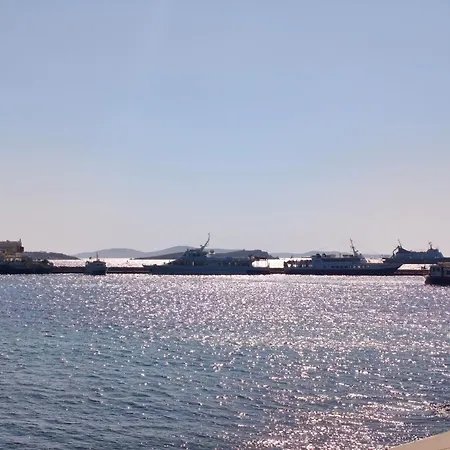 To Kamnaki - Beachfront In アパート *