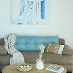 To Kamnaki - Beachfront In
