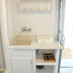 To Kamnaki - Beachfront In Apartament *