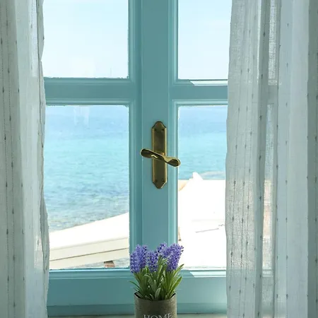 To Kamnaki - Beachfront In